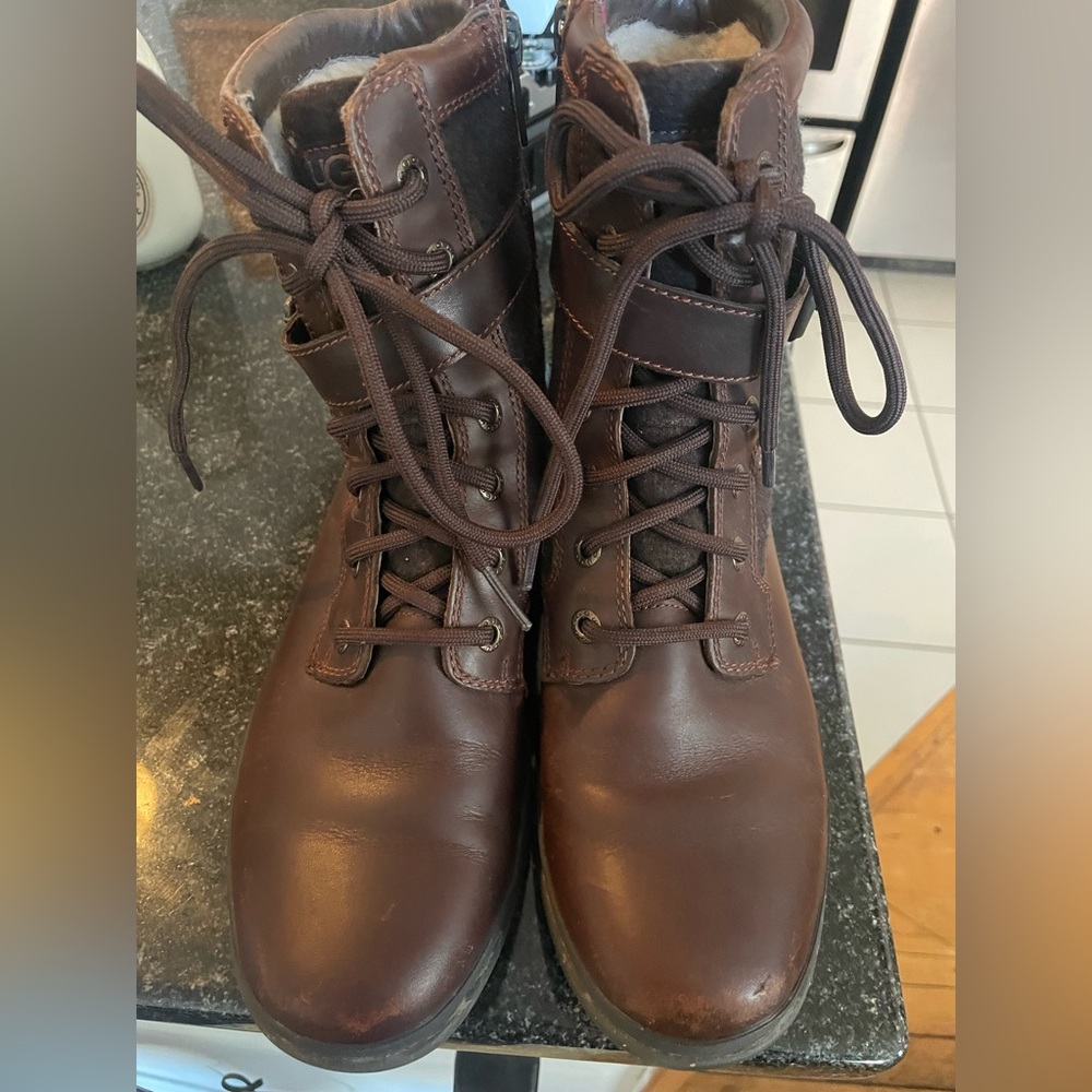 Ugg Kesey Waterproof Snow Boots Sz 6